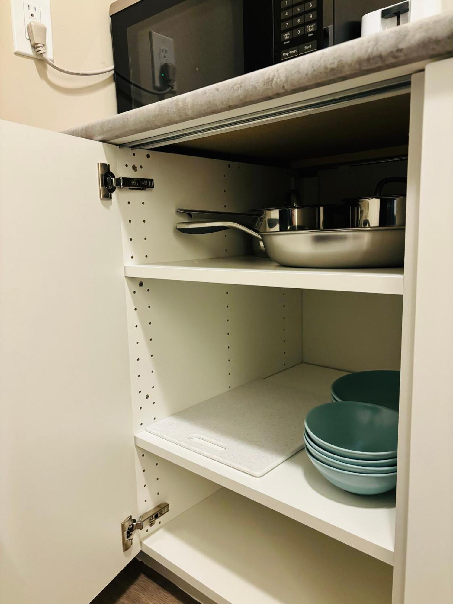 YYC Walkout Basement Suite With Free Street Parking מראה חיצוני תמונה