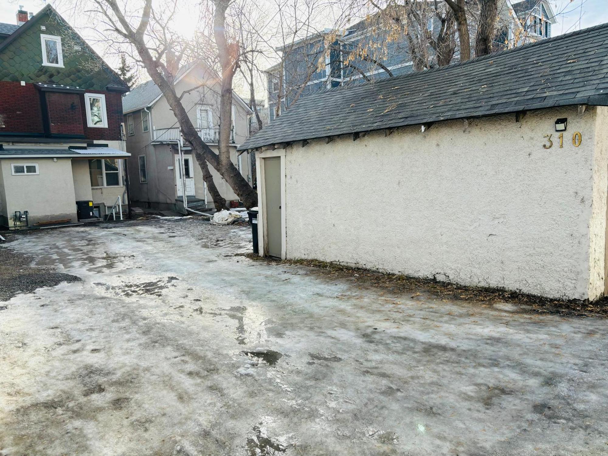 YYC Walkout Basement Suite With Free Street Parking מראה חיצוני תמונה